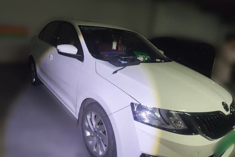 Used Skoda Rapid 2019 1.5L Automatic Comfort Edition China VI Standard Front Right 45 Deg