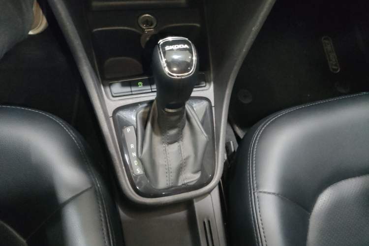 Used Skoda Rapid 2019 1.5L Automatic Standard Edition Gear Lever