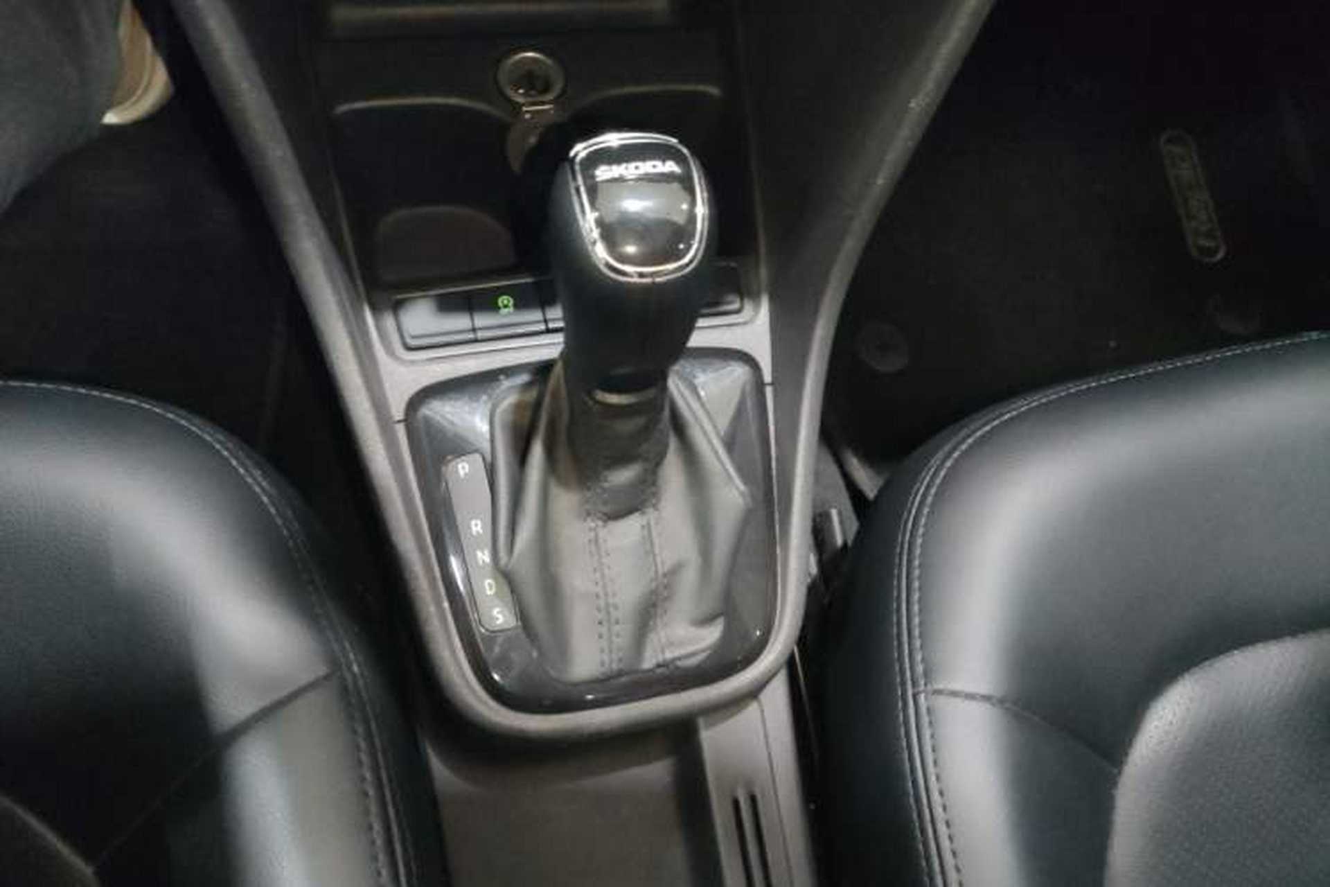 Used Skoda Rapid 2019 1.5L Automatic Standard Edition Gear Lever