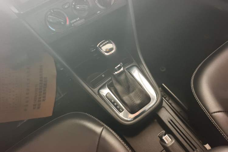 Used Skoda Rapid 2019 1.5L Automatic Comfort Edition China VI Standard Gear Lever