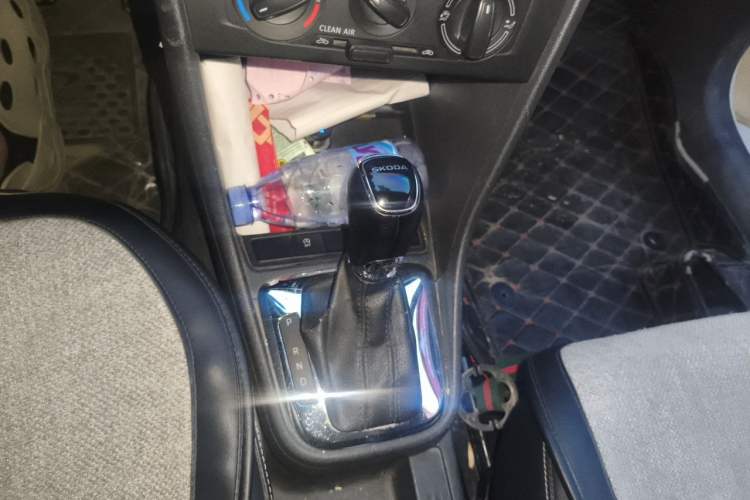 Used Skoda Rapid 2019 1.5L Automatic Comfort Edition China VI Standard Gear Lever