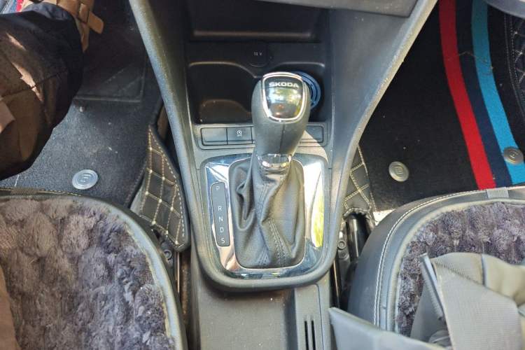Used Skoda Rapid 2019 1.5L Automatic Comfort Edition China V Standard Gear Lever