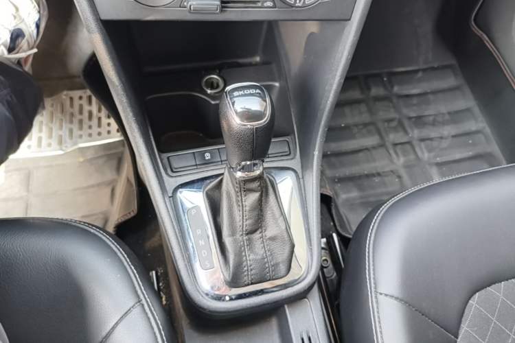 Used Skoda Rapid 2019 1.5L Automatic Comfort Edition China VI Standard Gear Lever