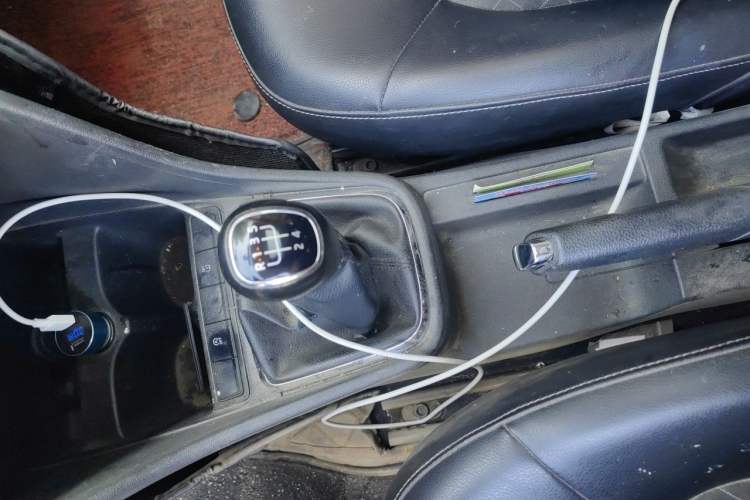 Used Skoda Rapid 2019 1.5L Manual Comfort Edition China VI Standard Gear Lever