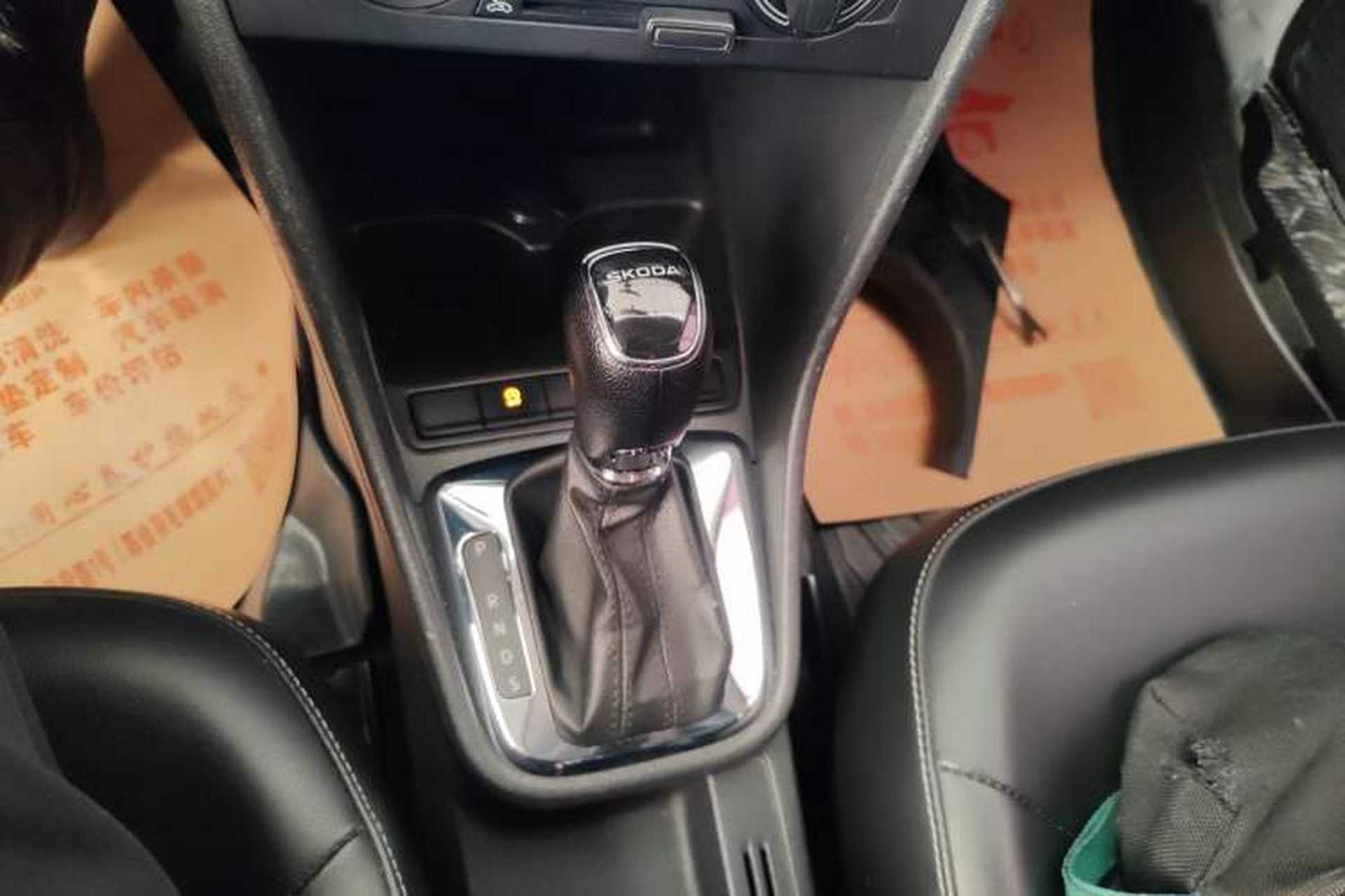 Used Skoda Rapid 2019 1.5L Automatic Comfort Edition China VI Standard Gear Lever