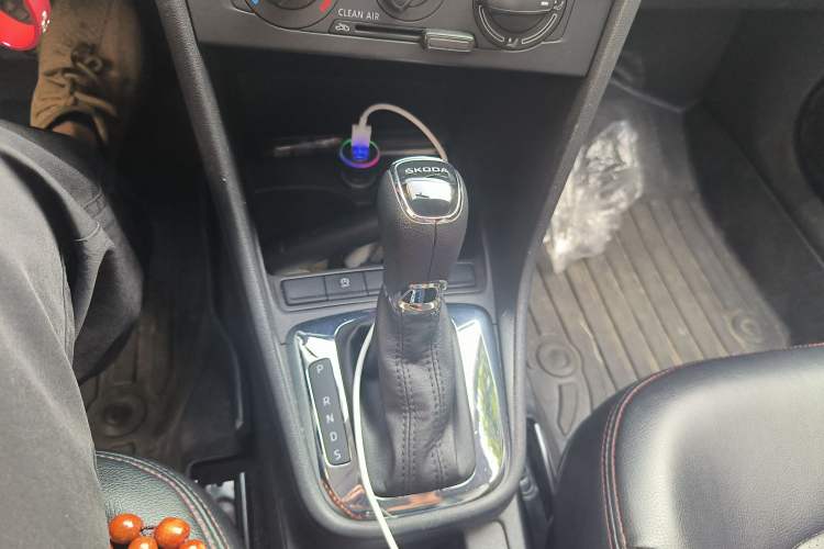Used Skoda Rapid 2019 1.5L Automatic Standard Edition Gear Lever
