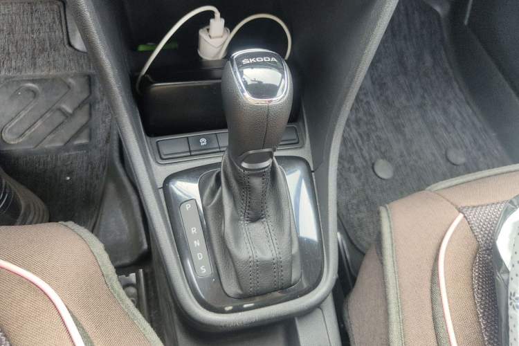Used Skoda Rapid 2019 1.5L Automatic Standard Edition Gear Lever