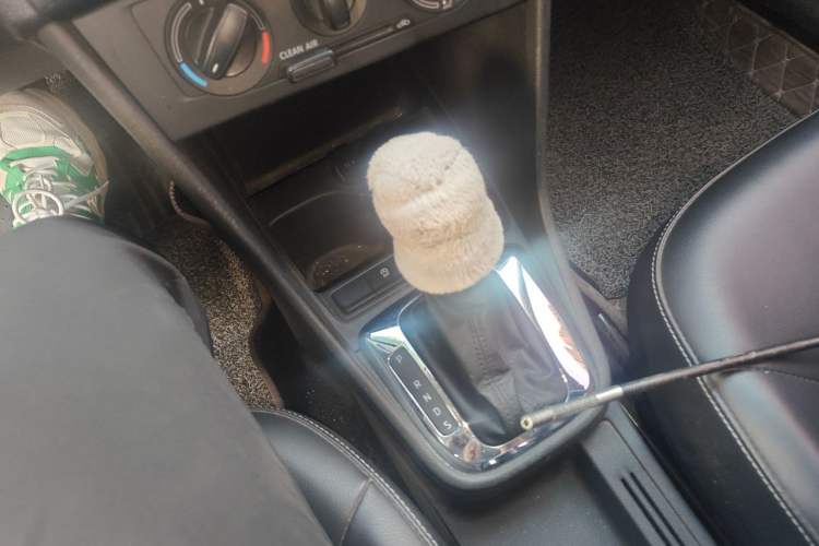 Used Skoda Rapid 2019 1.5L Automatic Comfort Edition China V Standard Gear Lever