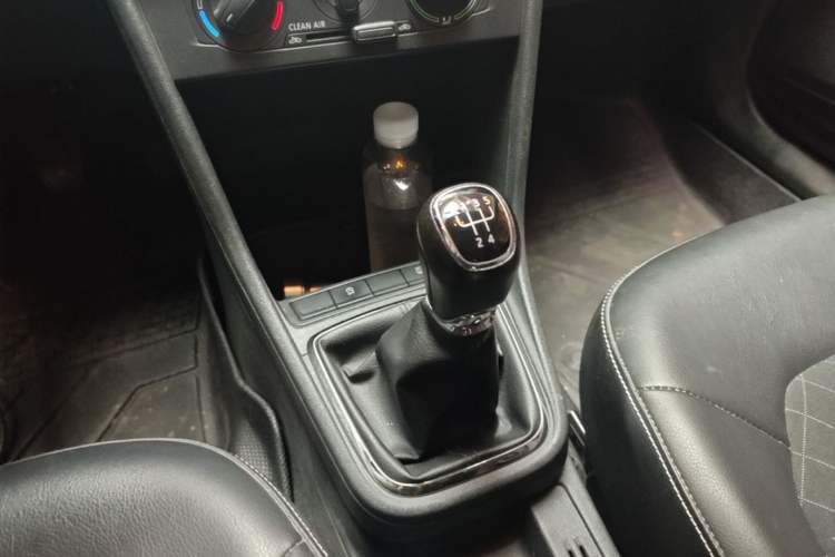 Used Skoda Rapid 2019 1.5L Manual Comfort Edition China VI Standard Gear Lever