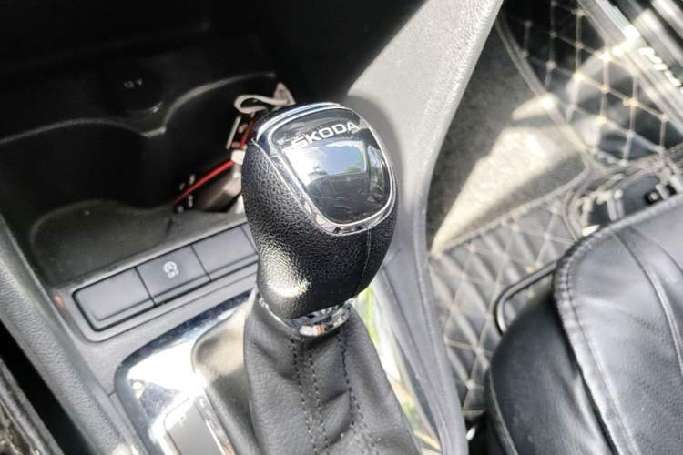 Used Skoda Rapid 2019 1.5L Automatic Comfort Edition China VI Standard Gear Lever