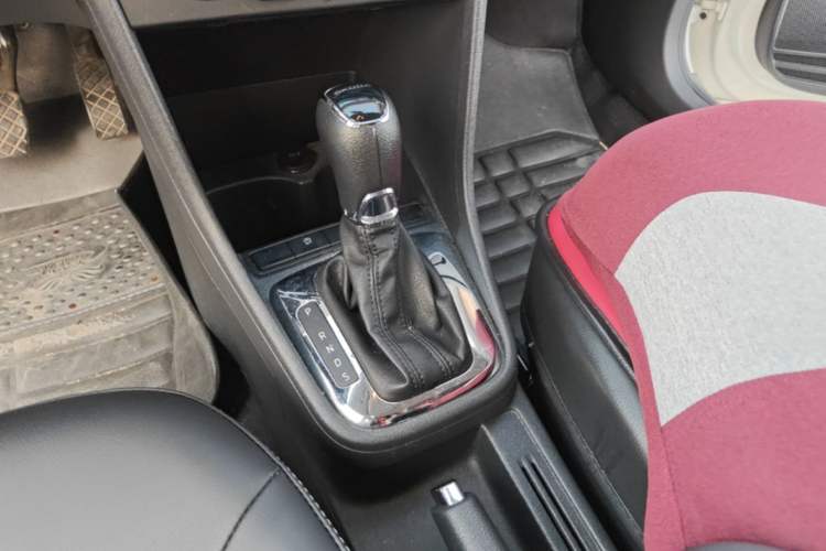 Used Skoda Rapid 2019 1.5L Automatic Comfort Edition China VI Standard Gear Lever