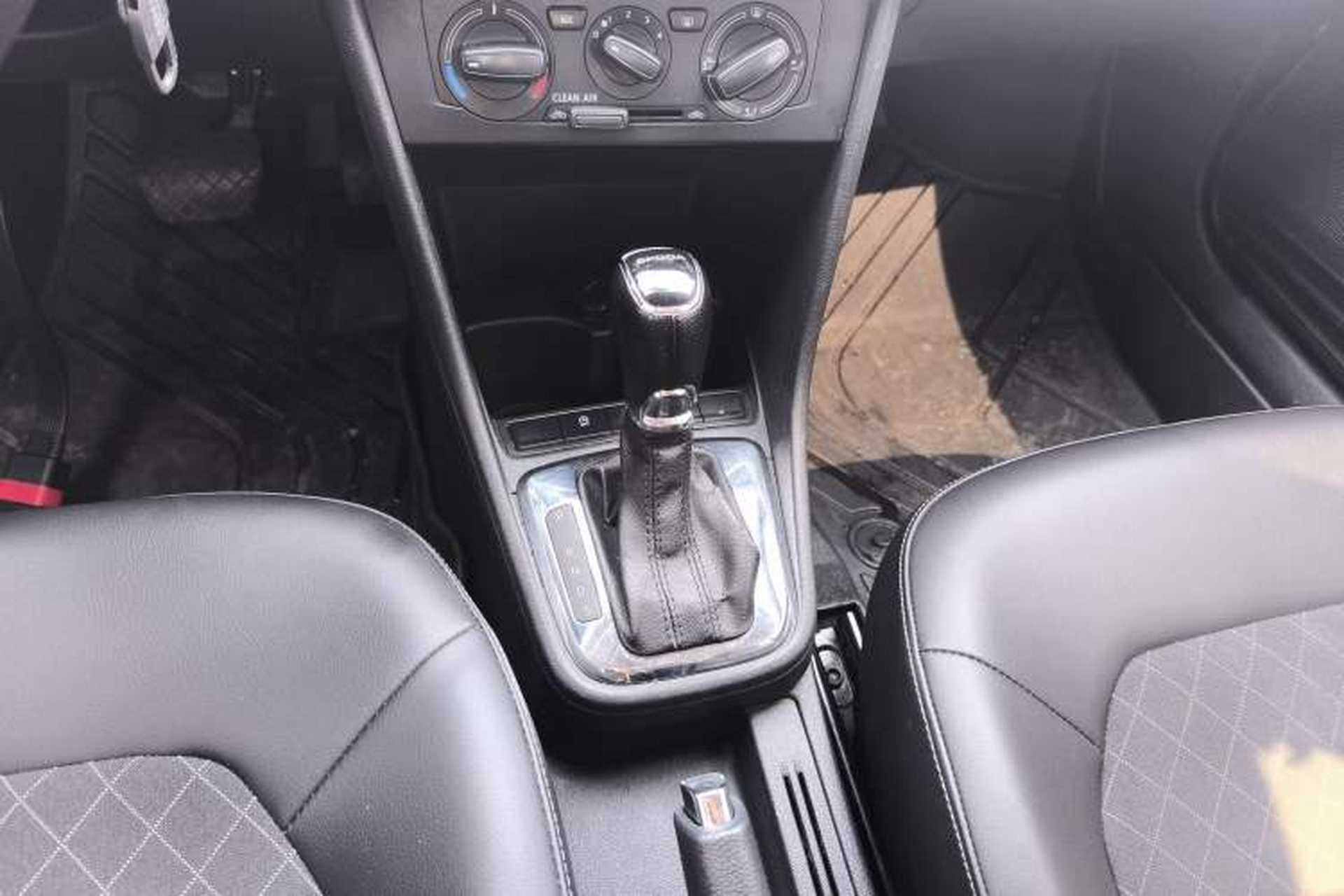 Used Skoda Rapid 2019 1.5L Automatic Comfort Edition China V Standard Gear Lever