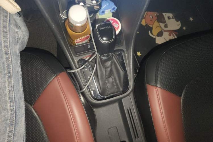 Used Skoda Rapid 2019 1.5L Automatic Comfort Edition China VI Standard Gear Lever