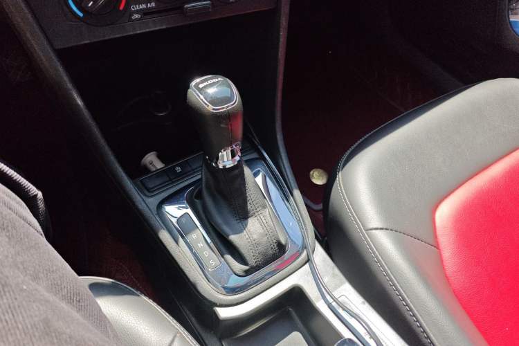 Used Skoda Rapid 2019 1.5L Automatic Comfort Edition China V Standard Gear Lever