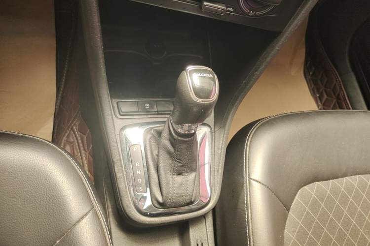 Used Skoda Rapid 2019 1.5L Automatic Comfort Edition China V Standard Gear Lever