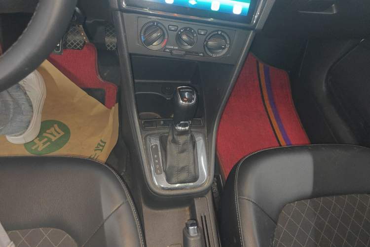 Used Skoda Rapid 2019 1.5L Automatic Comfort Edition China VI Standard Gear Lever