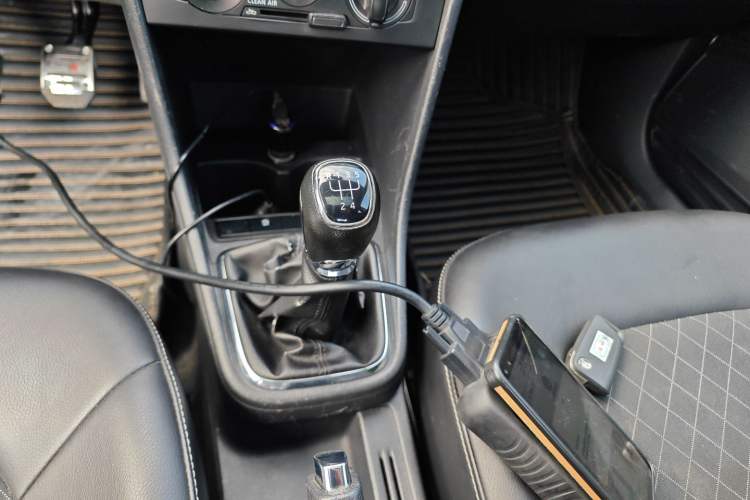 Used Skoda Rapid 2019 1.5L Manual Comfort Edition China VI Standard Gear Lever