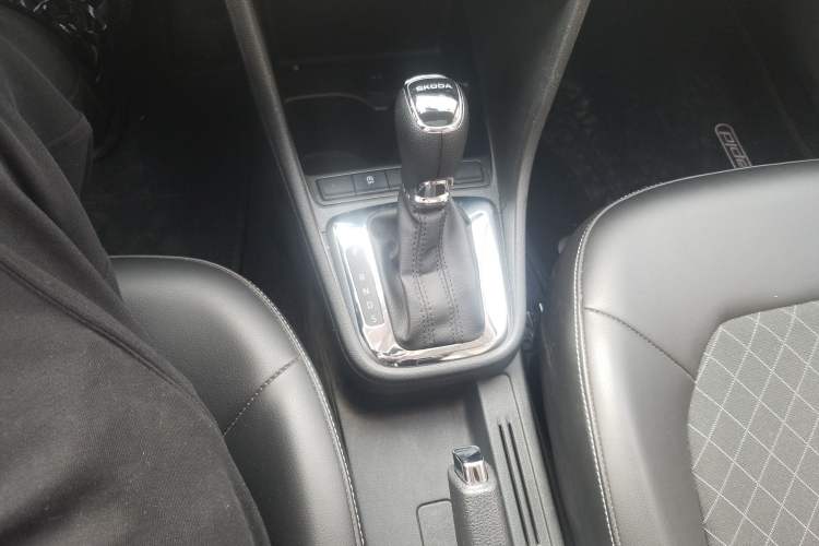 Used Skoda Rapid 2019 1.5L Automatic Comfort Edition China VI Standard Gear Lever
