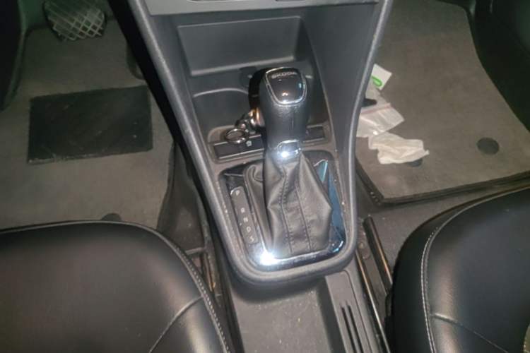 Used Skoda Rapid 2019 1.5L Automatic Comfort Edition China VI Standard Gear Lever