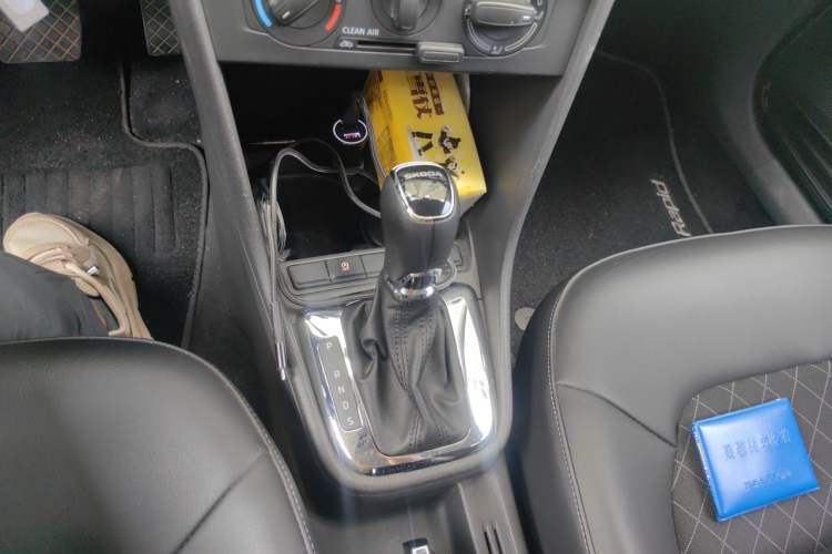 Used Skoda Rapid 2019 1.5L Automatic Comfort Edition China VI Standard Gear Lever