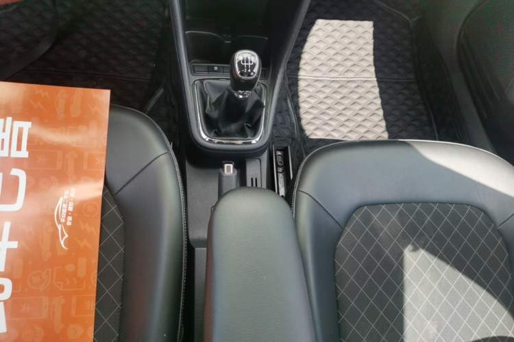 Used Skoda Rapid 2019 1.5L Manual Comfort Edition China VI Standard Gear Lever