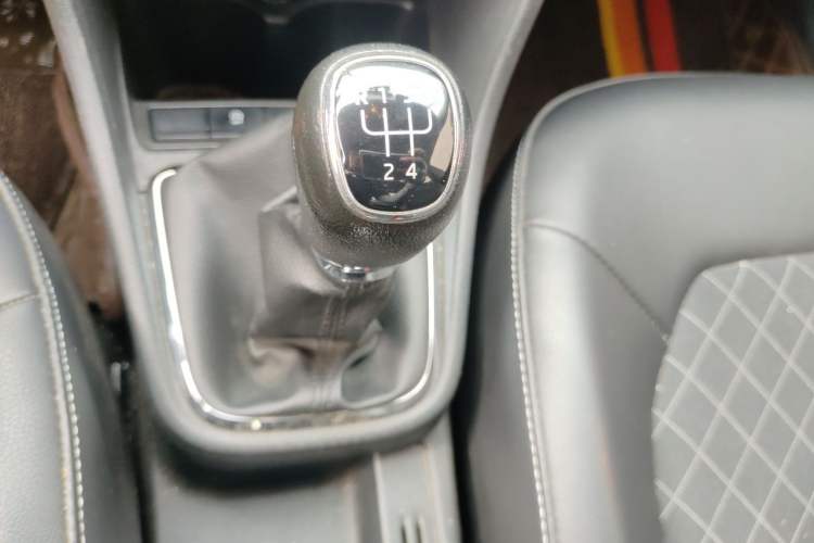 Used Skoda Rapid 2019 1.5L Manual Comfort Edition China VI Standard Gear Lever