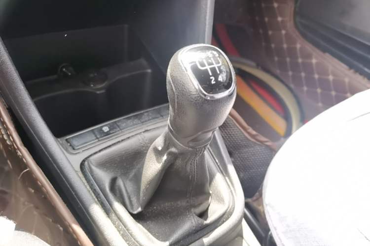 Used Skoda Rapid 2019 1.5L Manual Standard Edition Gear Lever