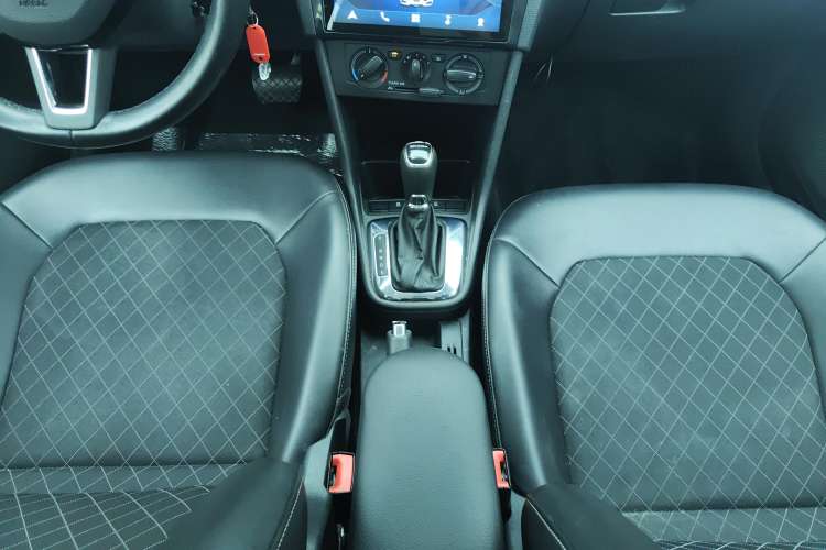 Used Skoda Rapid 2019 1.5L Automatic Comfort Edition China VI Standard Gear Lever