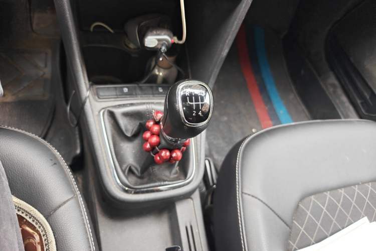 Used Skoda Rapid 2019 1.5L Manual Comfort Edition China VI Standard Gear Lever