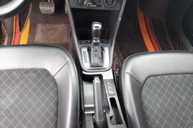 Used Skoda Rapid 2019 1.5L Automatic Comfort Edition China V Standard Gear Lever