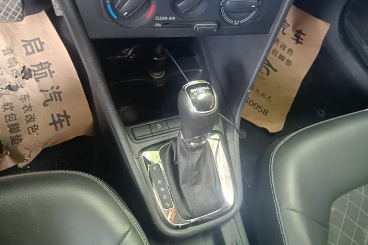 Used Skoda Rapid 2019 1.5L Automatic Comfort Edition China VI Standard Gear Lever