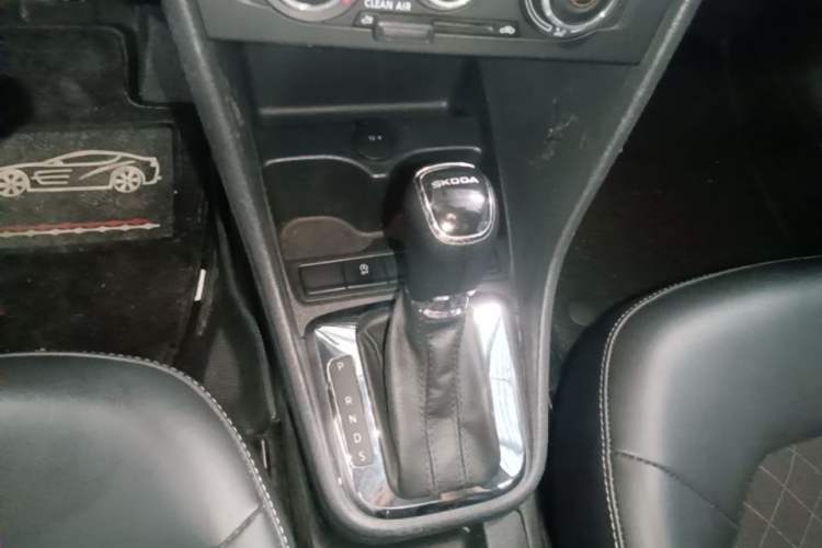 Used Skoda Rapid 2019 1.5L Automatic Comfort Edition China VI Standard Gear Lever