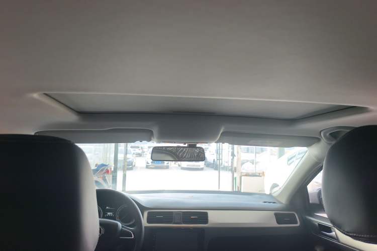 Used Skoda Rapid 2019 1.5L Automatic Comfort Edition China VI Standard Headliner