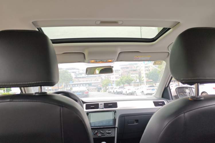 Used Skoda Rapid 2019 1.5L Automatic Comfort Edition China VI Standard Headliner