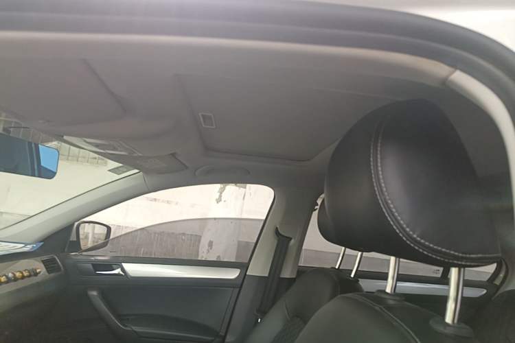 Used Skoda Rapid 2019 1.5L Automatic Comfort Edition China VI Standard Headliner