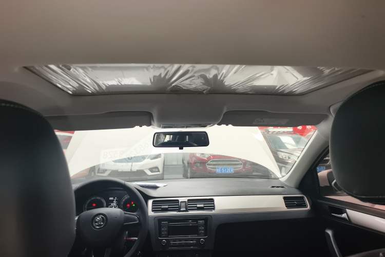 Used Skoda Rapid 2019 1.5L Automatic Comfort Edition China VI Standard Headliner