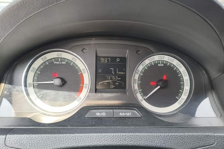 Used Skoda Rapid 2019 1.5L Automatic Comfort Edition China VI Standard Instrument Cluster
