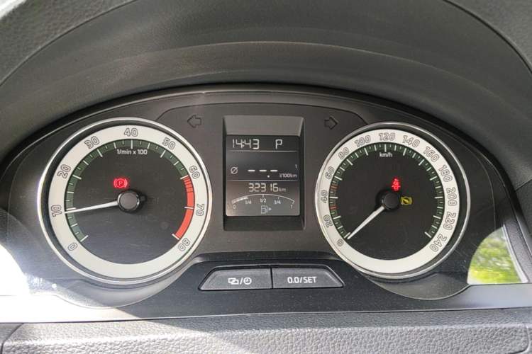 Used Skoda Rapid 2019 1.5L Automatic Comfort Edition China VI Standard Instrument Cluster