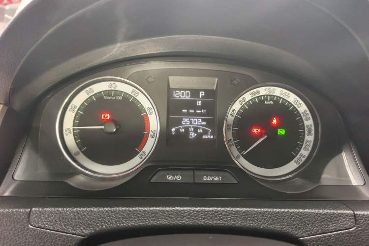 Used Skoda Rapid 2019 1.5L Automatic Comfort Edition China VI Standard Instrument Cluster