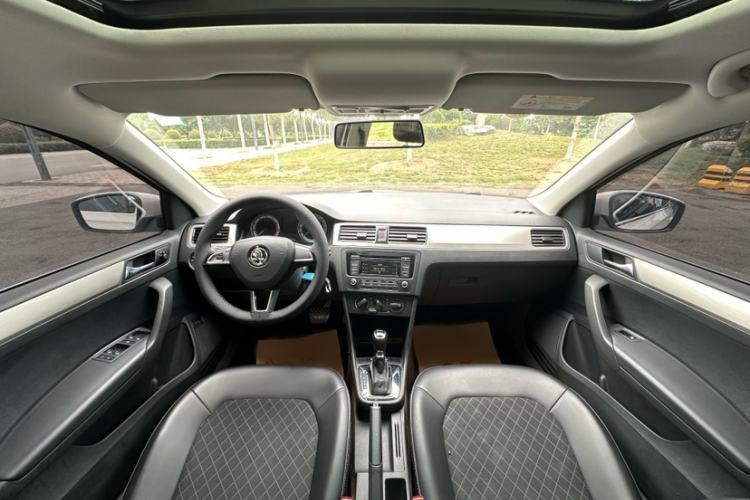 Used Skoda Rapid 2019 1.5L Automatic Comfort Edition China VI Standard Interior 1