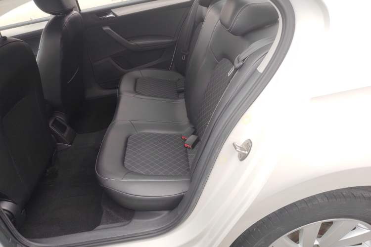 Used Skoda Rapid 2019 1.5L Automatic Comfort Edition China VI Standard Interior 1