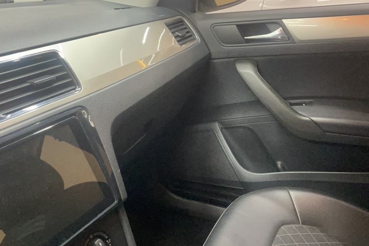 Used Skoda Rapid 2019 1.5L Automatic Comfort Edition China VI Standard Interior 10