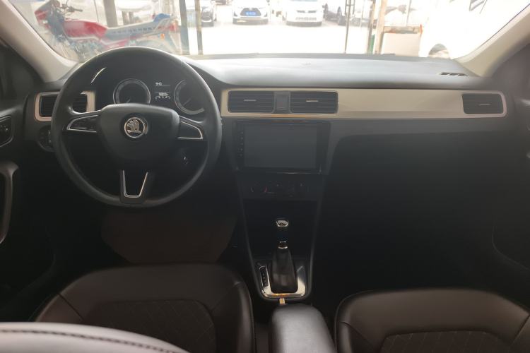 Used Skoda Rapid 2019 1.5L Automatic Comfort Edition China VI Standard Interior 2