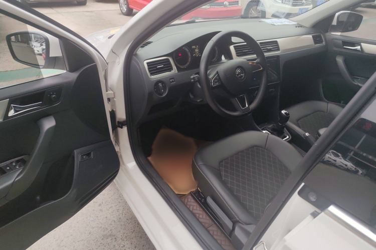 Used Skoda Rapid 2019 1.5L Automatic Comfort Edition China VI Standard Interior 2
