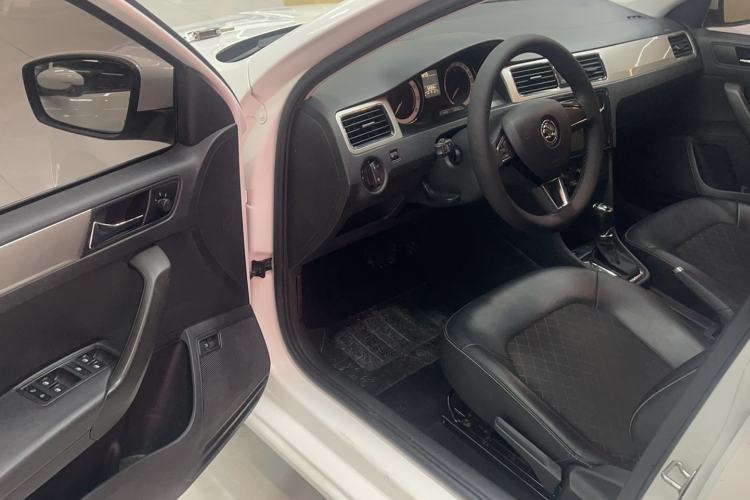 Used Skoda Rapid 2019 1.5L Automatic Comfort Edition China VI Standard Interior 2