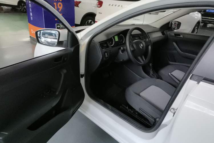 Used Skoda Rapid 2019 1.5L Automatic Standard Edition Interior 2