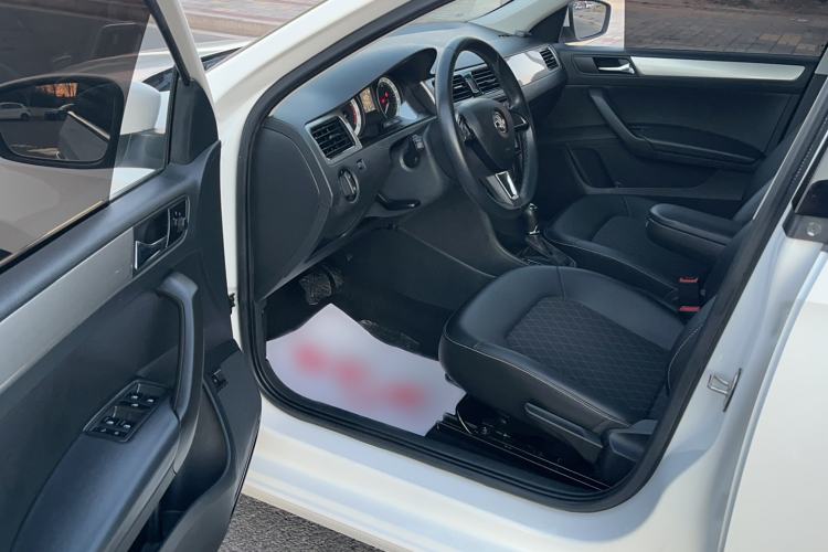 Used Skoda Rapid 2019 1.5L Automatic Comfort Edition China VI Standard Interior 2