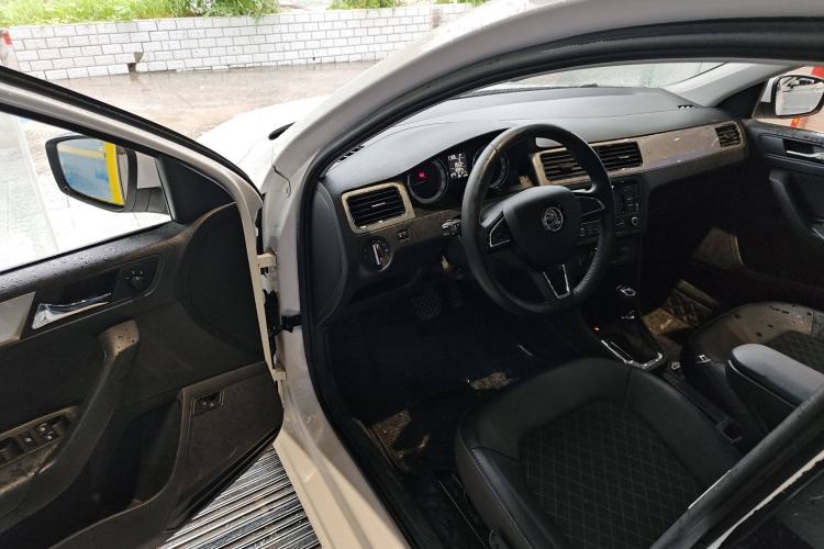 Used Skoda Rapid 2019 1.5L Automatic Comfort Edition China VI Standard Interior 2