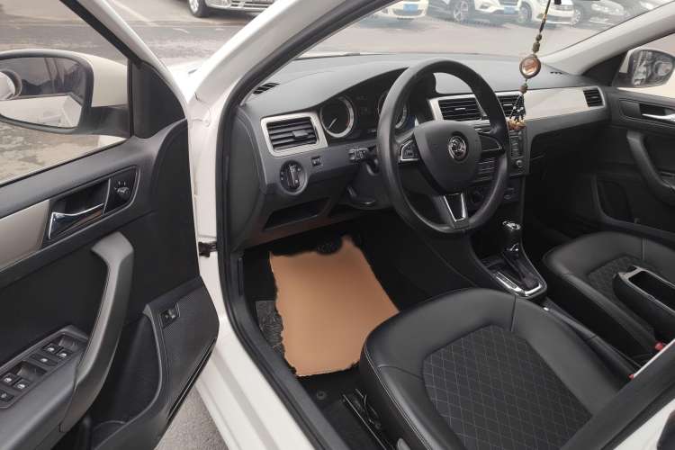Used Skoda Rapid 2019 1.5L Automatic Comfort Edition China VI Standard Interior 2