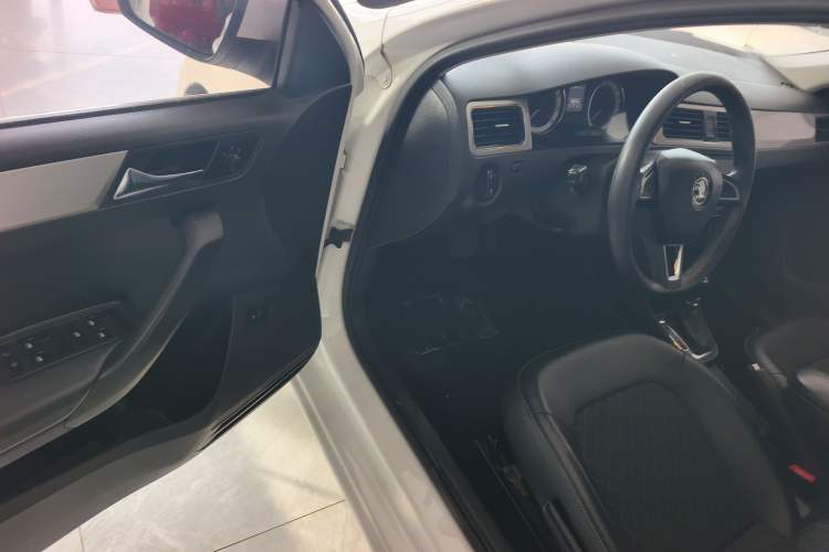 Used Skoda Rapid 2019 1.5L Automatic Comfort Edition China VI Standard Interior 3